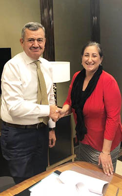 GHSN and Macrom Company sign contract for the management of Sima Hospital in Erbil, Kurdistan, Iraq. (L to R) Yaseen Bazzaz, engineer and chairman of Macrom Company for General Trading; Patricia Williams, GHSN founder and president.