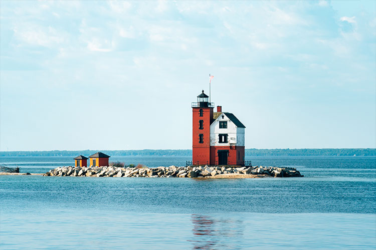 Round_Island_Light750.jpg