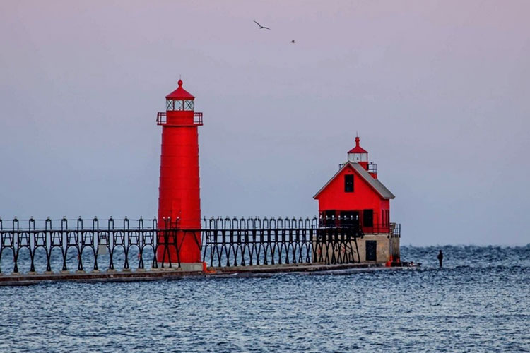 grandhavenpierhead_750x500.jpg