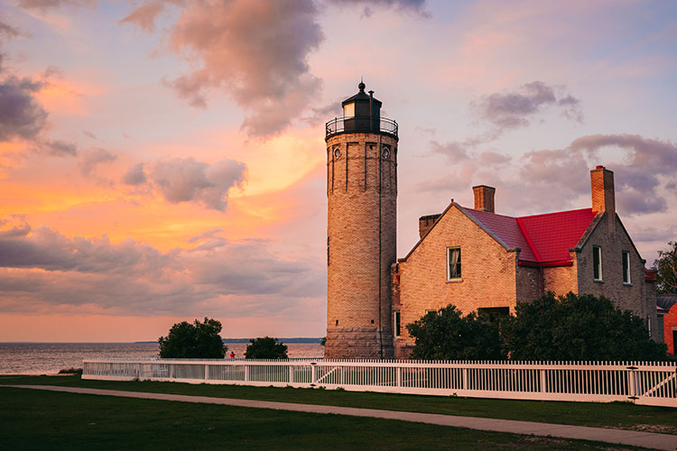 mackinawlighthouse_750x500.jpg