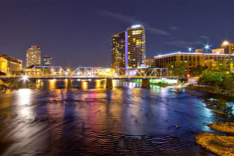 GrandRapid-at-night.jpg